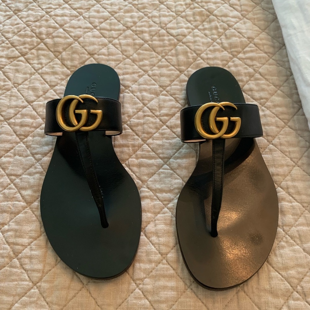 Gucci black thong sandal 36+ with double G